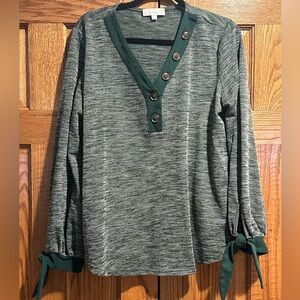 Weekend by Suzanne Betro Green V Neck Top Long Sleeves with Accent Tie Size XL
